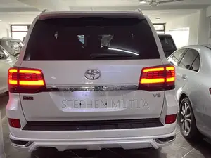 Toyota Land Cruiser 4.6 V8 ZX 2017 White
