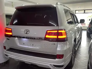 Toyota Land Cruiser 4.6 V8 ZX 2017 White