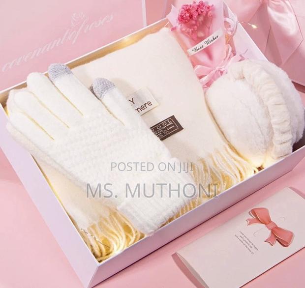 *Ladies Winter Gift Set ( Scarf ,Gloves Earmuffs