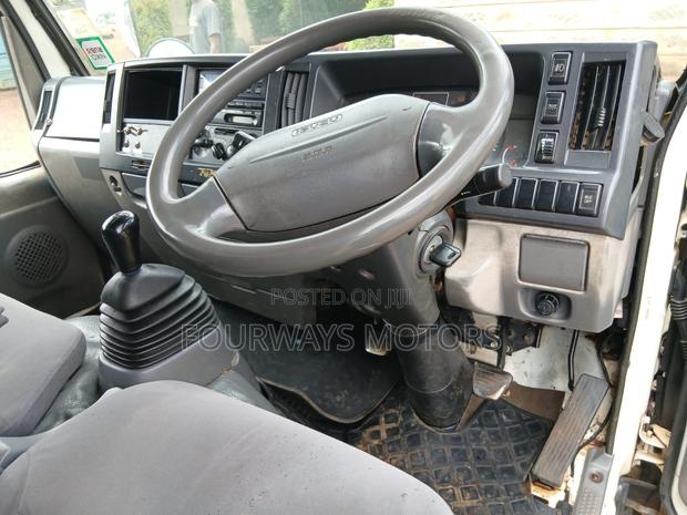 Clean Isuzu Elf - thumbnail 13