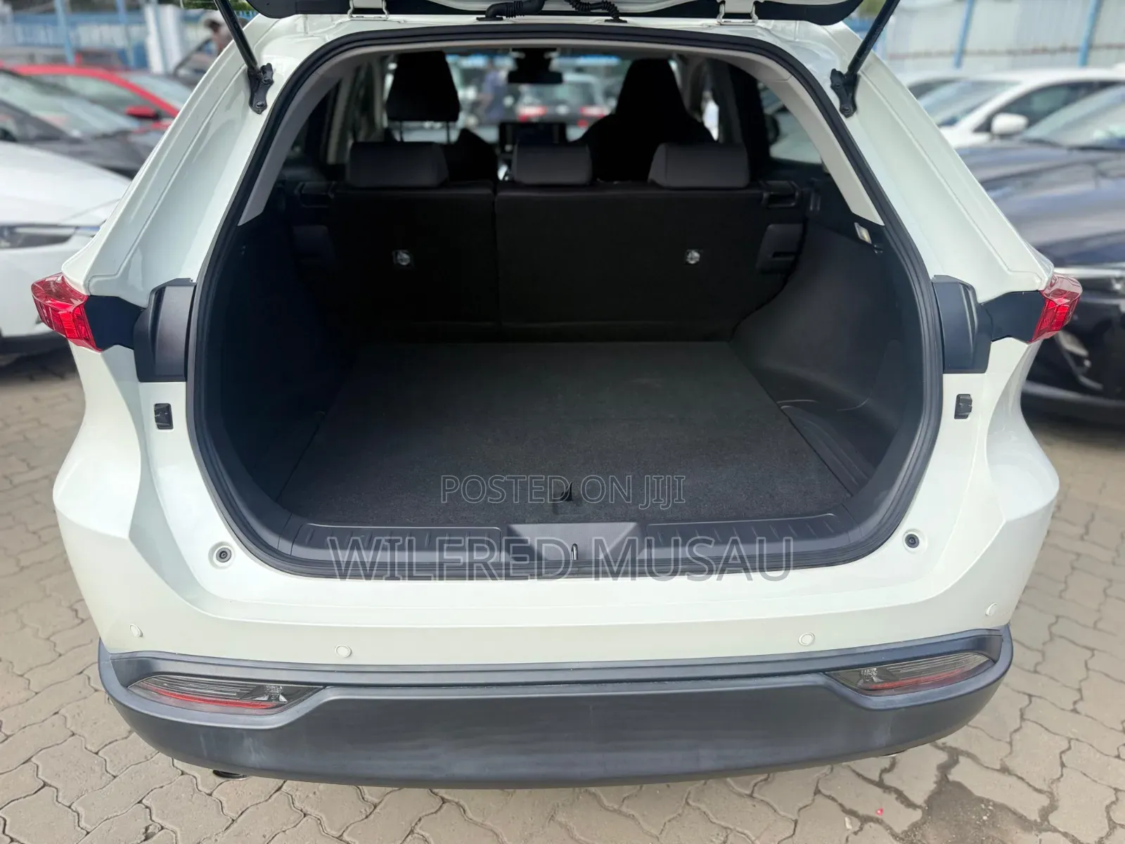 Toyota Harrier 2.0 2021 White