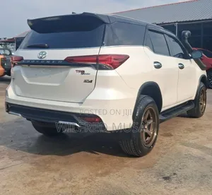 Toyota Fortuner 2.8 D AWD 2019 White