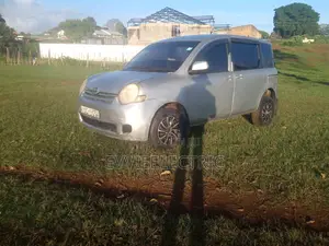 Toyota Sienta 1.5 FWD 2010 Silver
