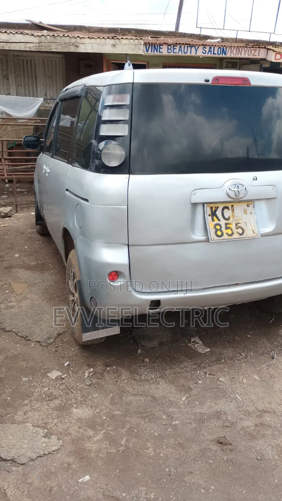 Toyota Sienta 1.5 FWD 2010 Silver