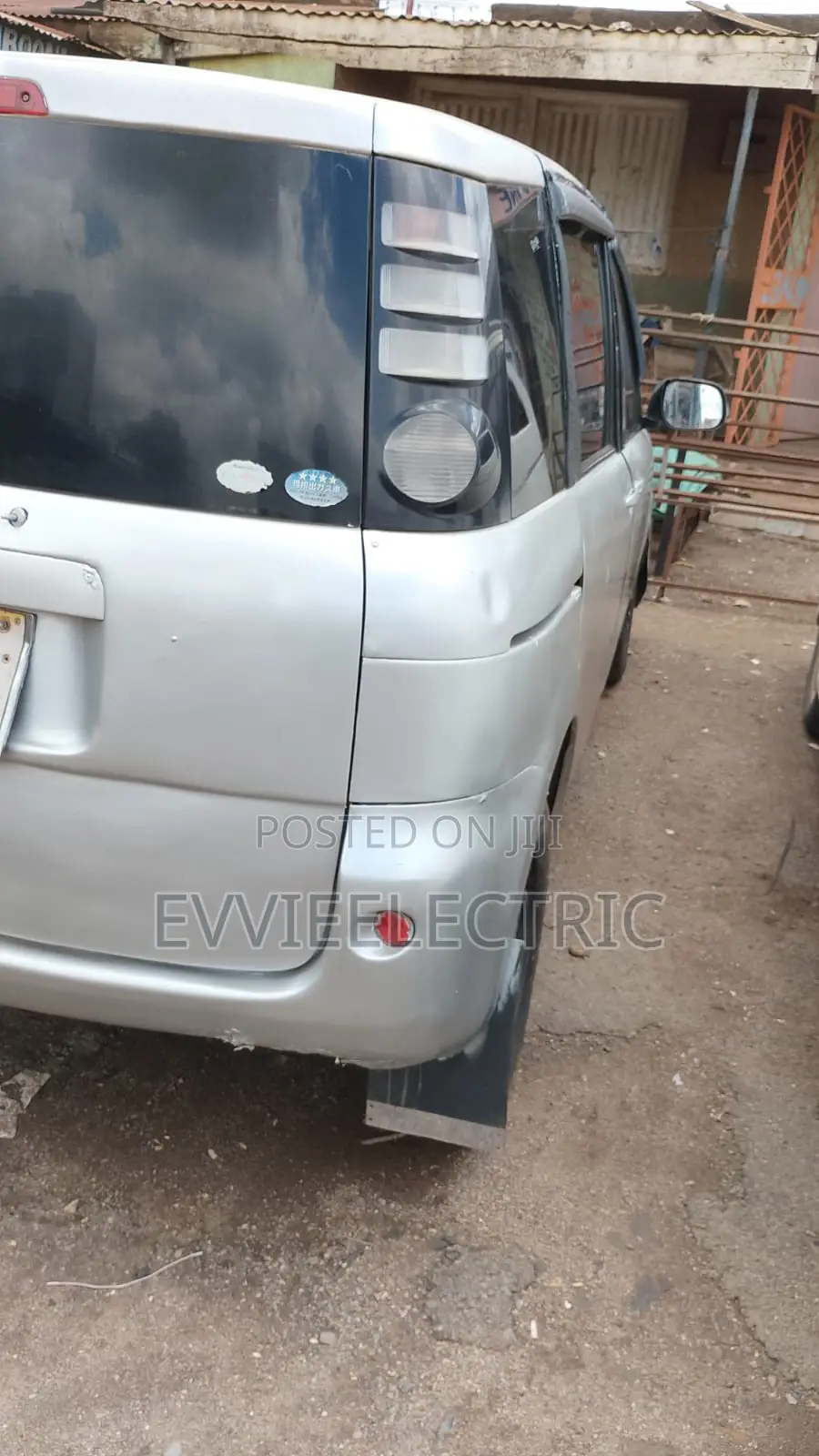 Toyota Sienta 1.5 FWD 2010 Silver