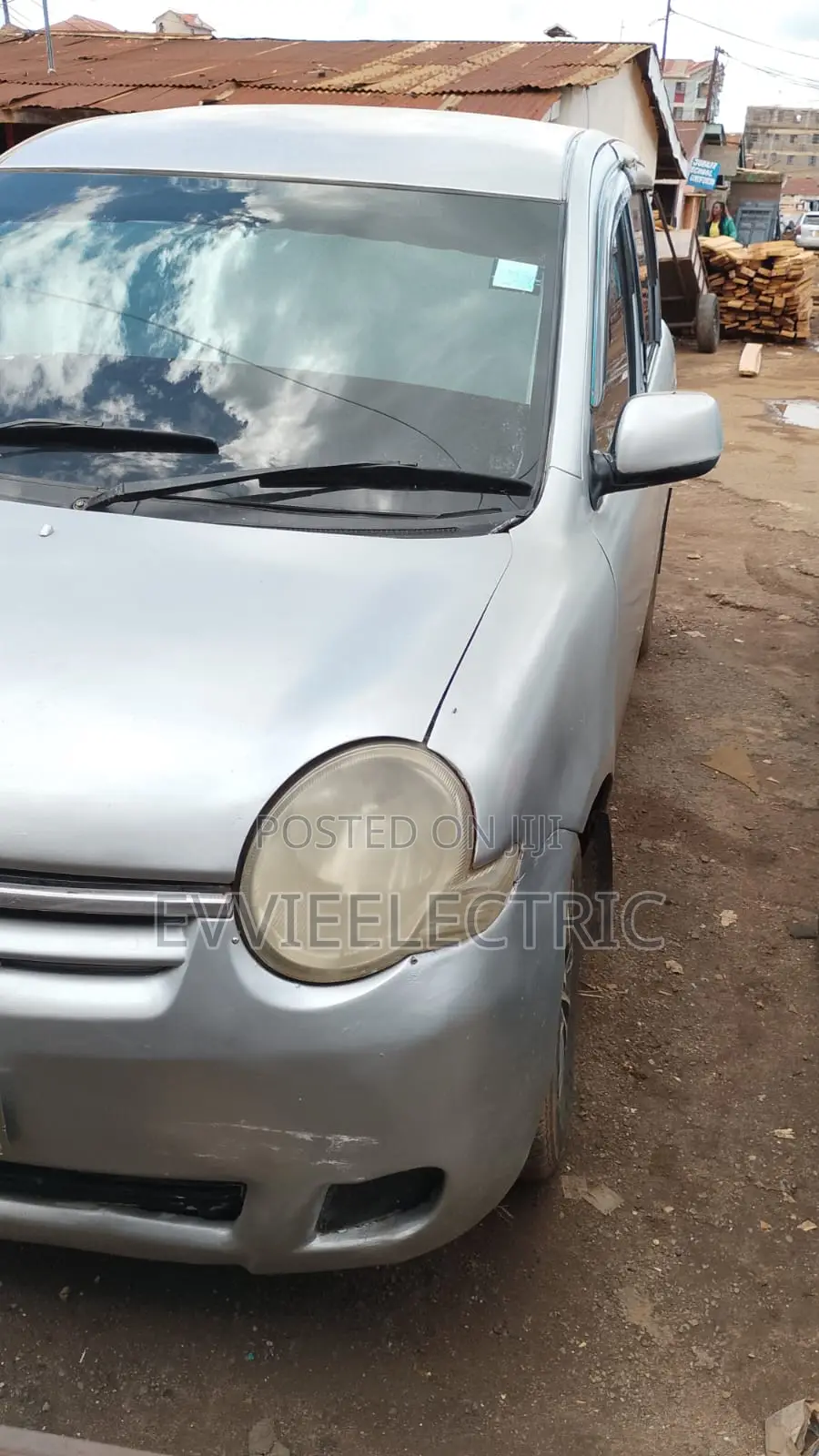 Toyota Sienta 1.5 FWD 2010 Silver