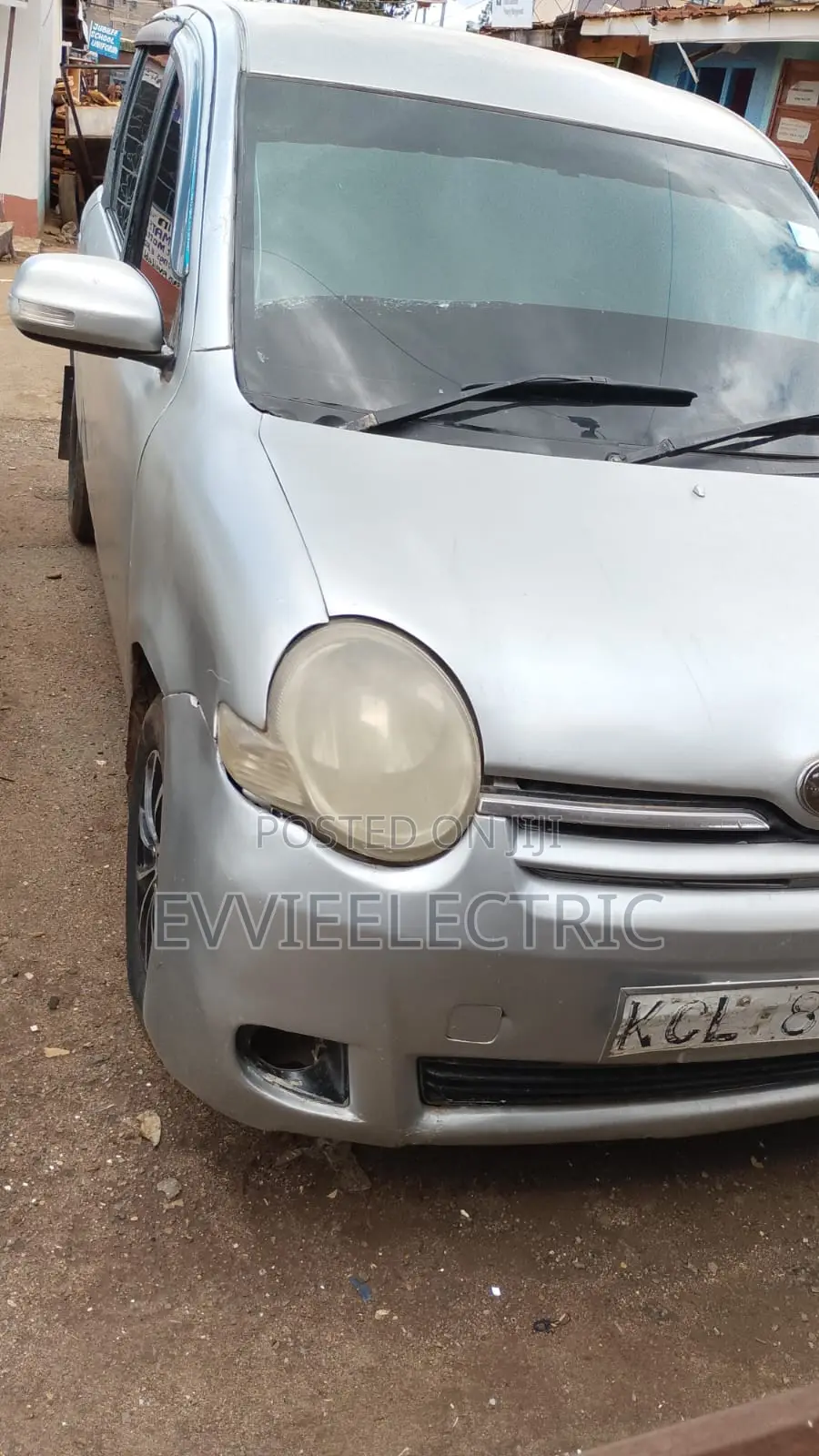 Toyota Sienta 1.5 FWD 2010 Silver