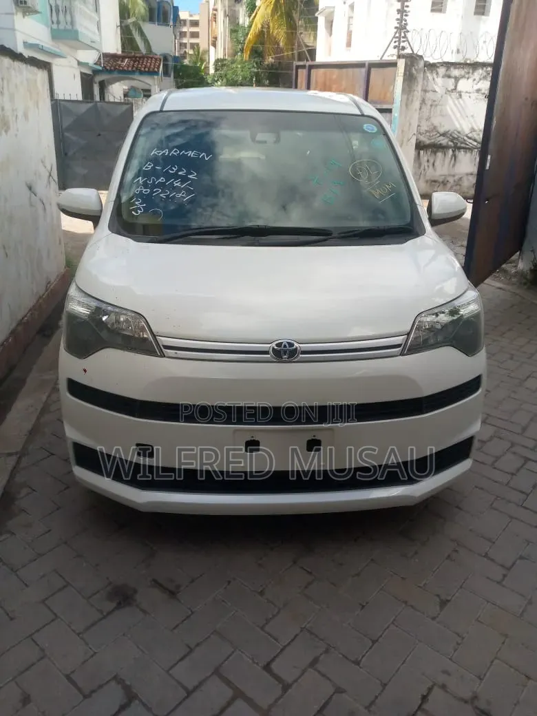 Toyota Spade 1.5 2019 White