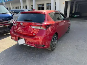 Toyota Auris 2019 Red