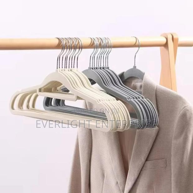 10pcs Velvet Coat Hangers - thumbnail 2