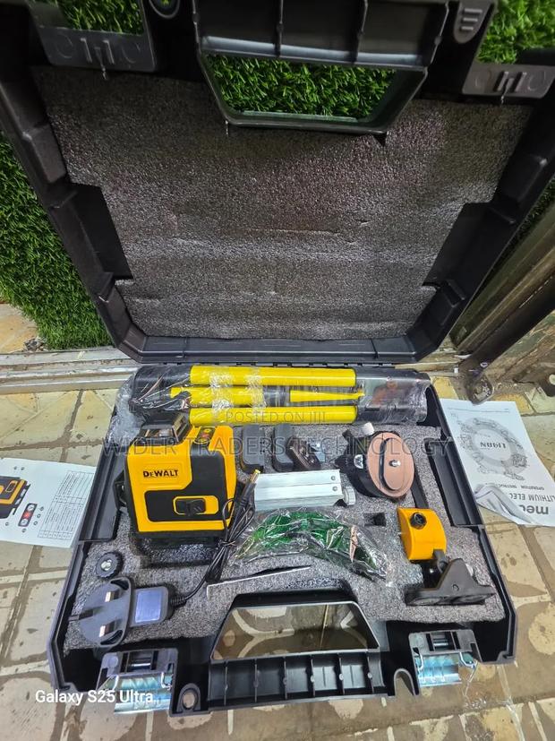Dewalt Laser Level Kit With a Tripod and Carrying Case