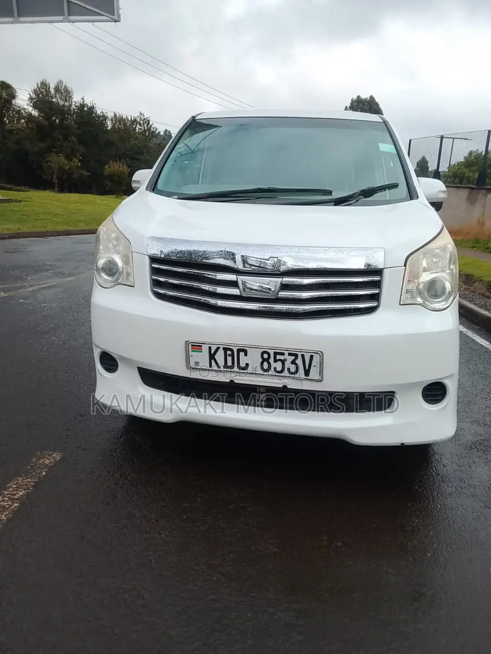 Toyota Noah 2013 White