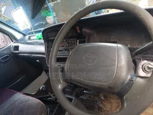 Toyota HiAce 2003 White