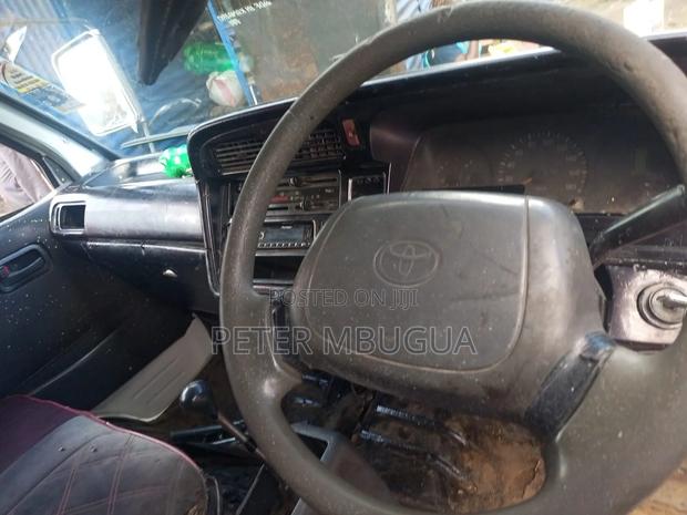 Toyota HiAce 2003 White - thumbnail 4