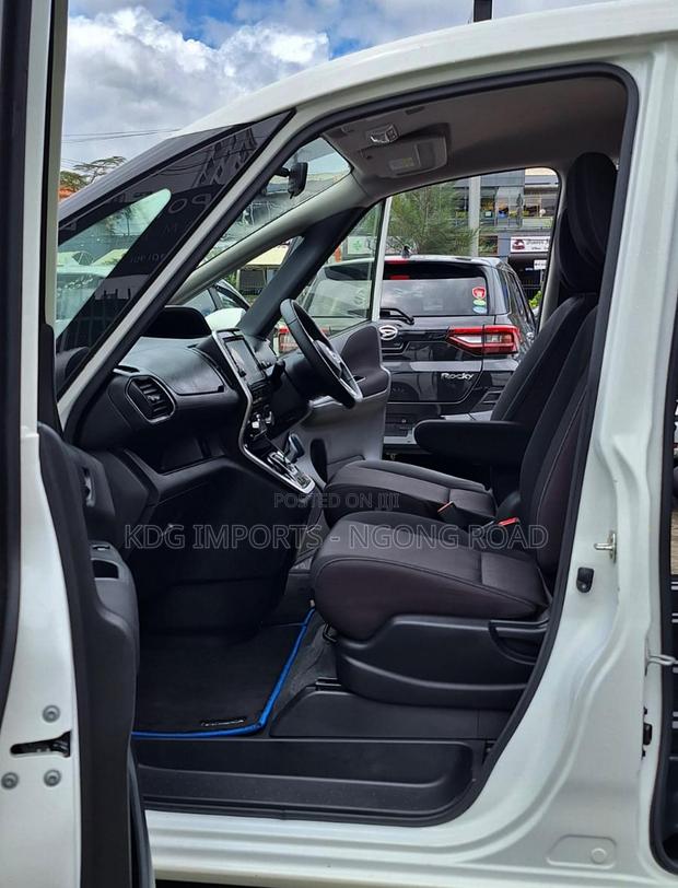 Nissan Serena 2019 White - thumbnail 9