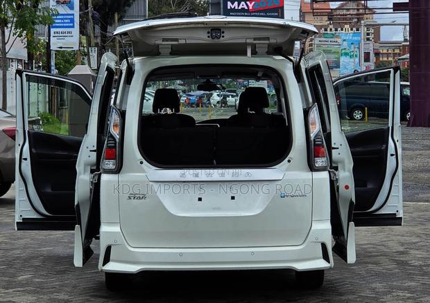 Nissan Serena 2019 White - thumbnail 12