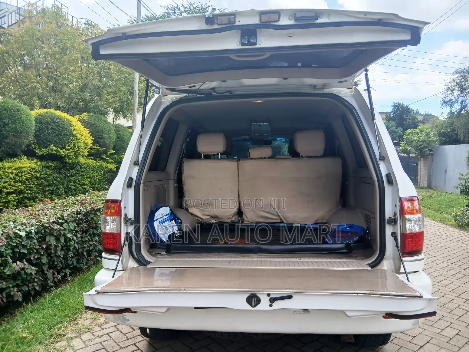 Toyota Land Cruiser 2003 White
