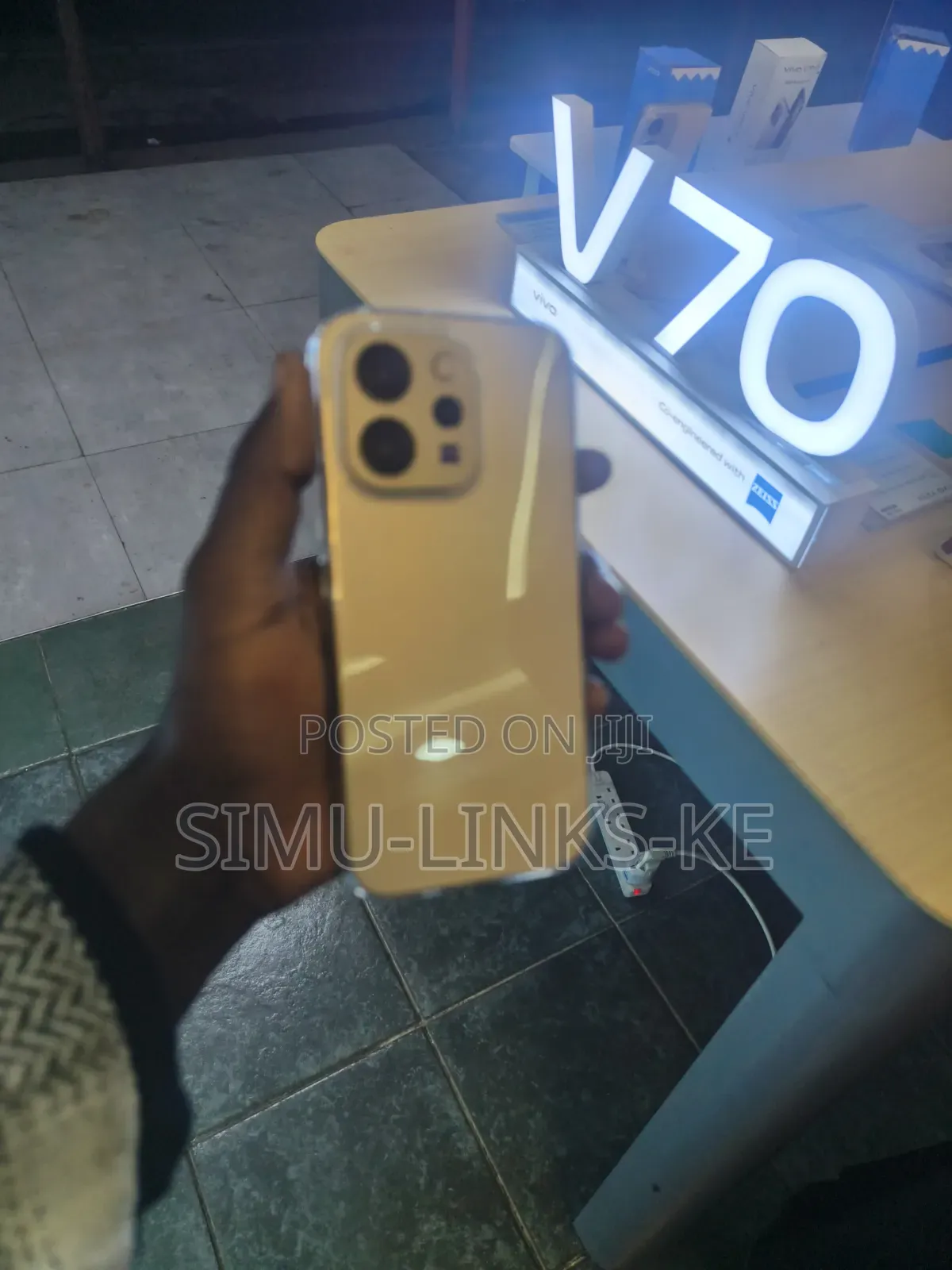 New Vivo V70 512 GB Bronze