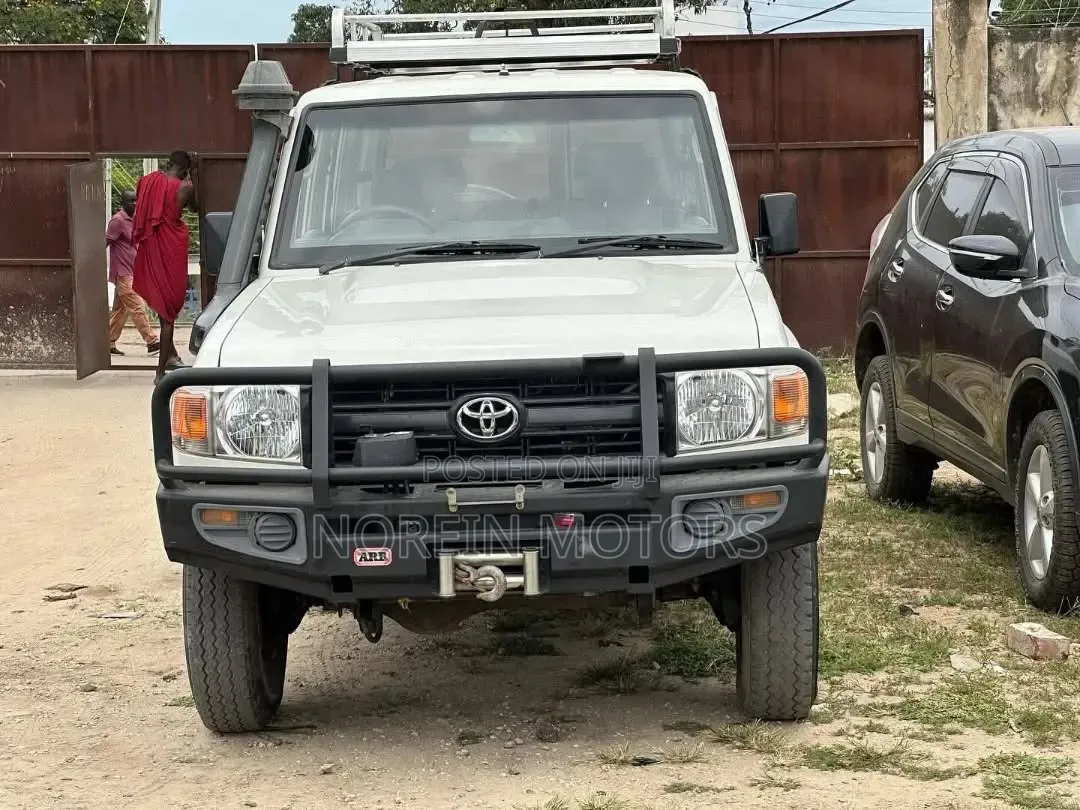 Toyota Land Cruiser 2019 White