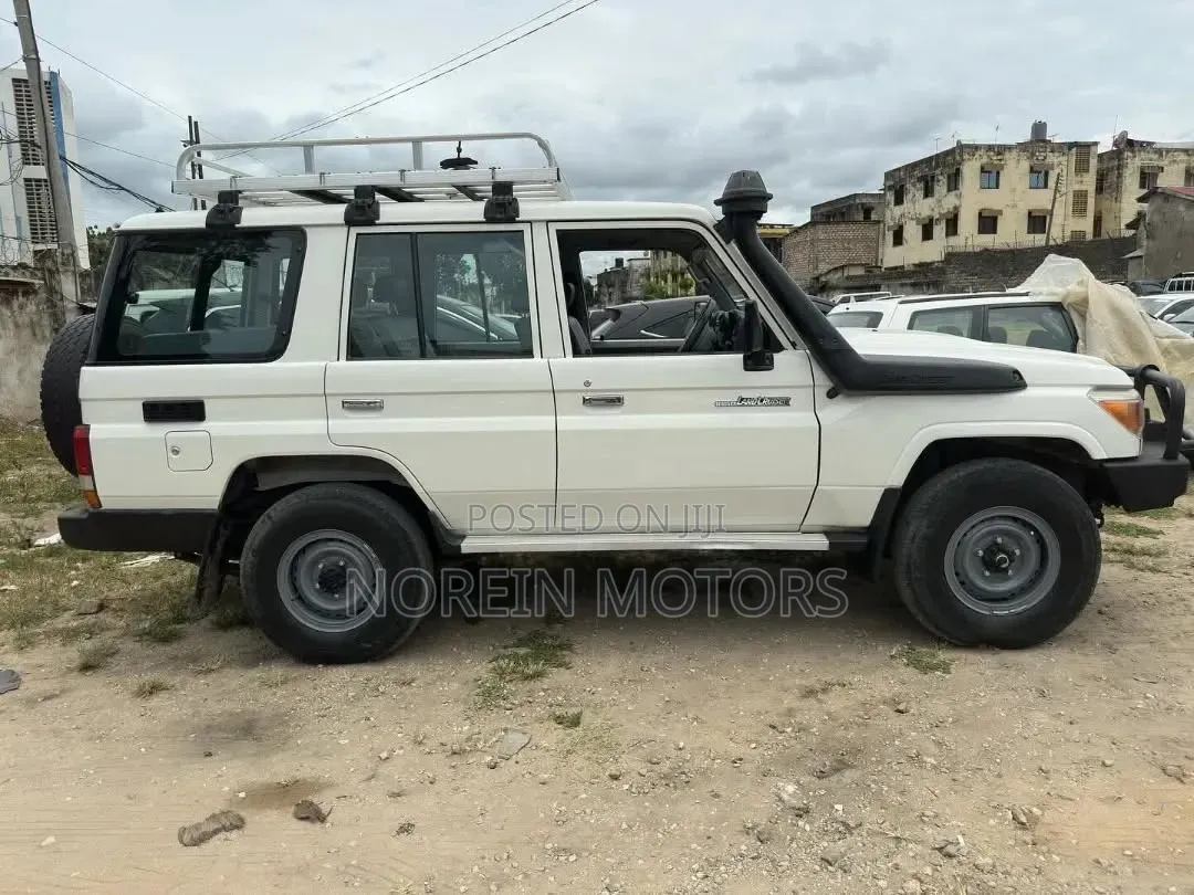 Toyota Land Cruiser 2019 White