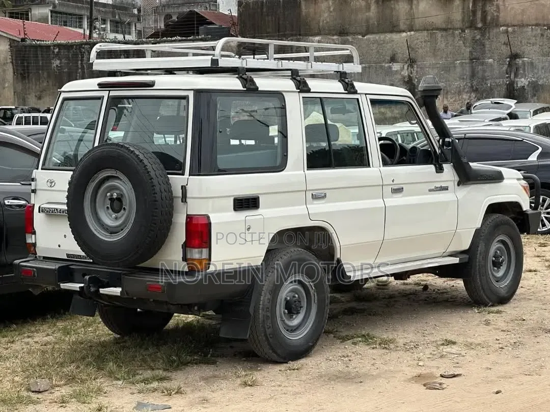 Toyota Land Cruiser 2019 White