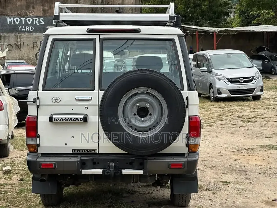 Toyota Land Cruiser 2019 White