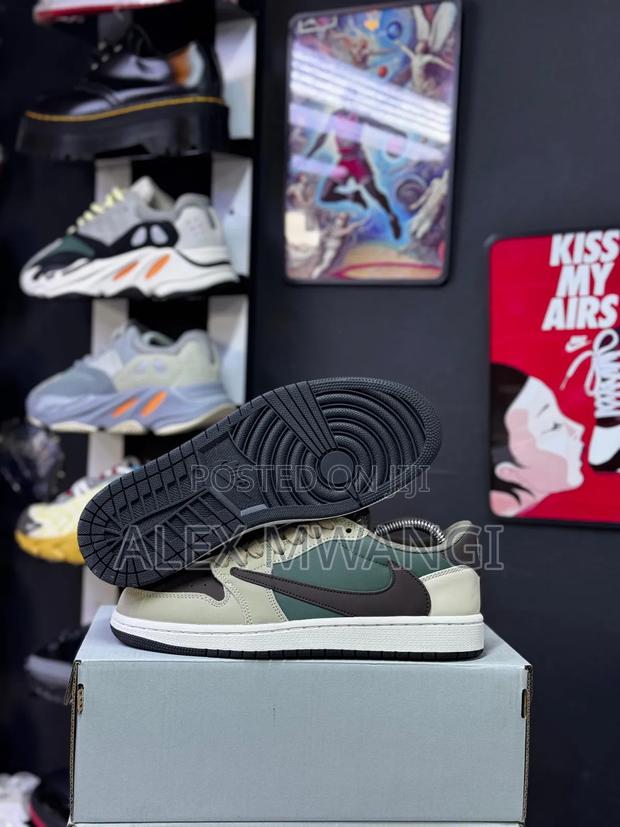Nike Jordan 1 - thumbnail 2