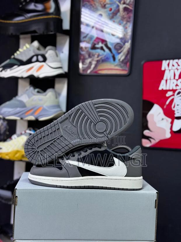 Nike Travis Scott - thumbnail 3