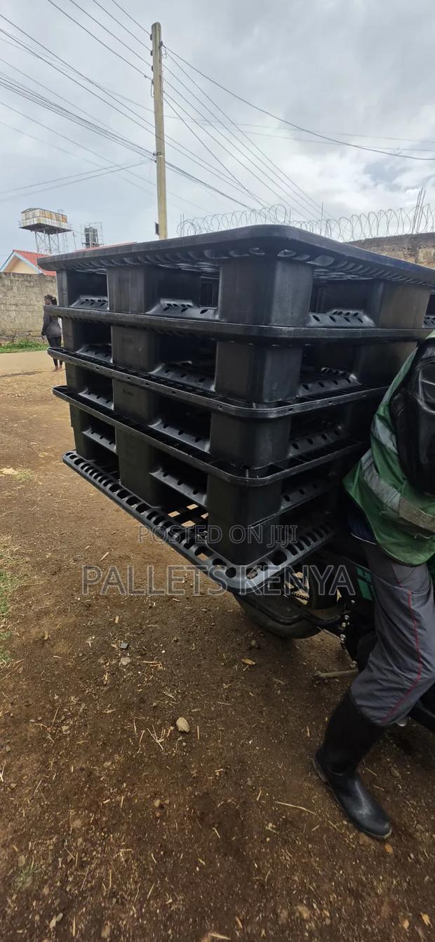 Plastic Pallets – Premium Heavy Duty Long Lasting Industrial Use.Pd3