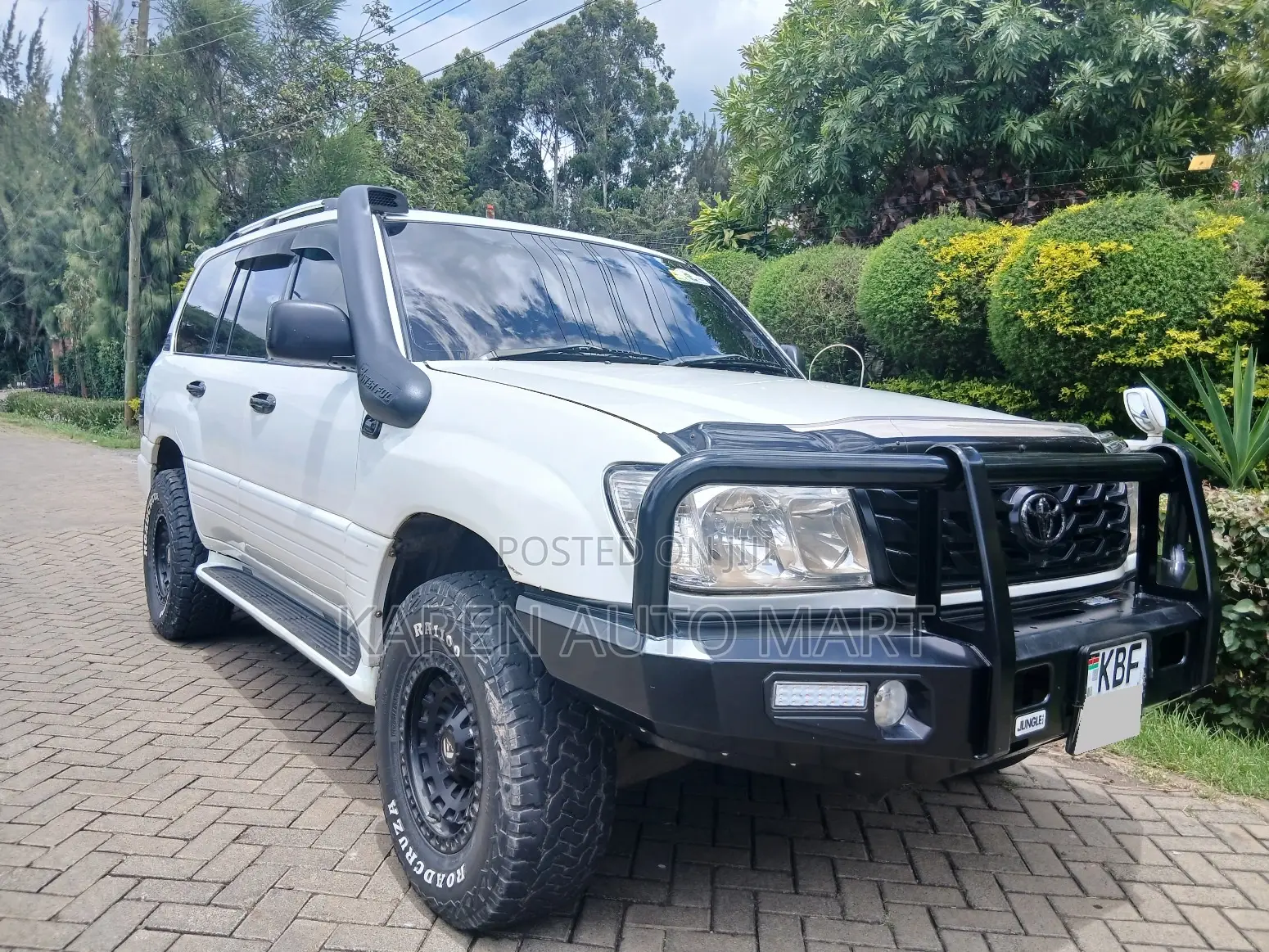Toyota Land Cruiser 2001 White