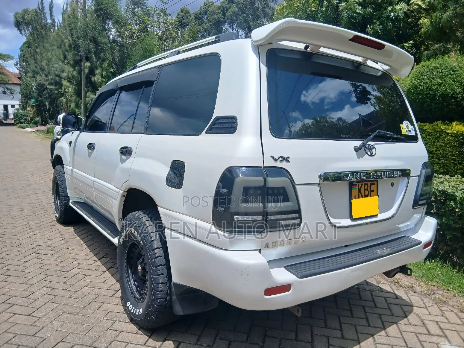 Toyota Land Cruiser 2001 White