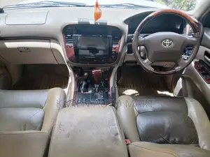 Toyota Land Cruiser 2001 White