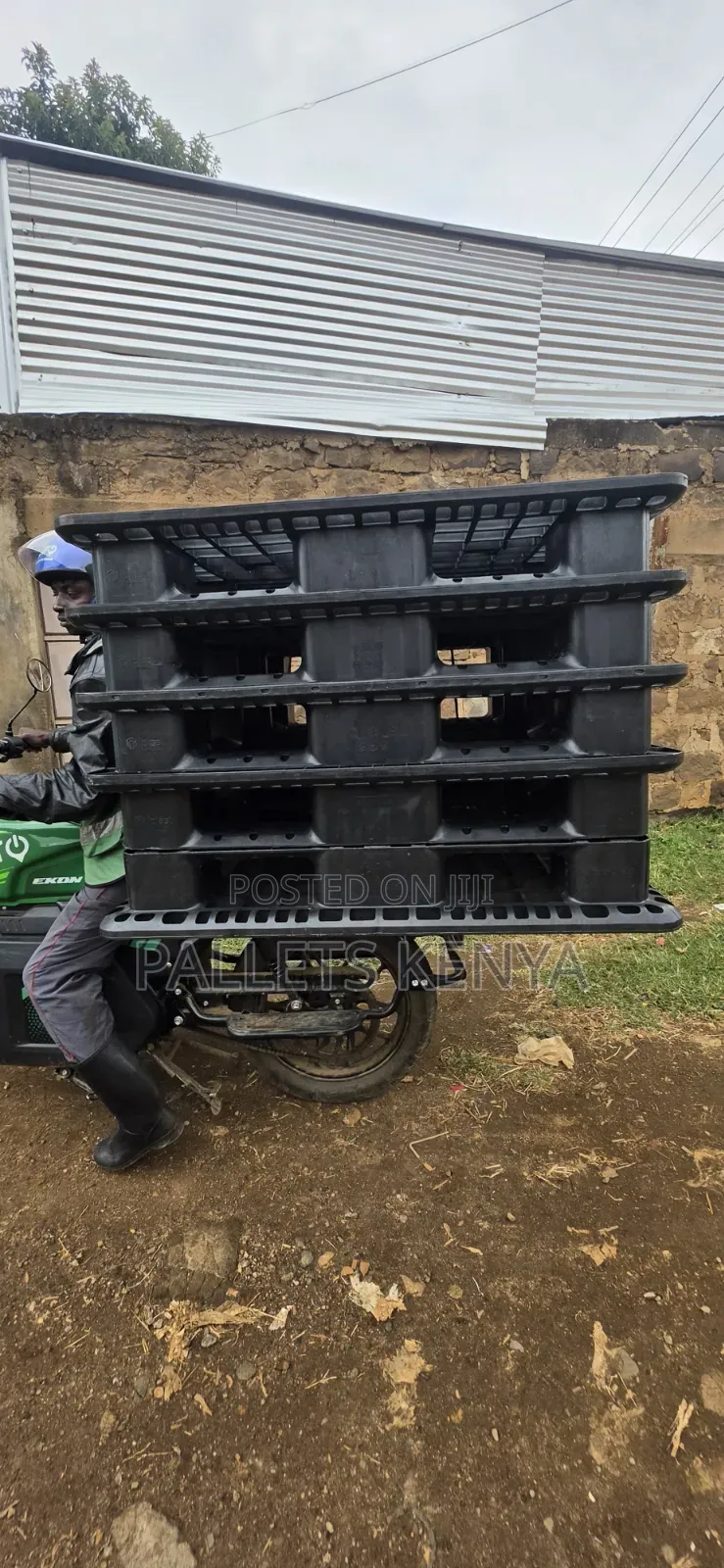 Plastic Pallets – Strong Durable Build for Logistics Storage.04d