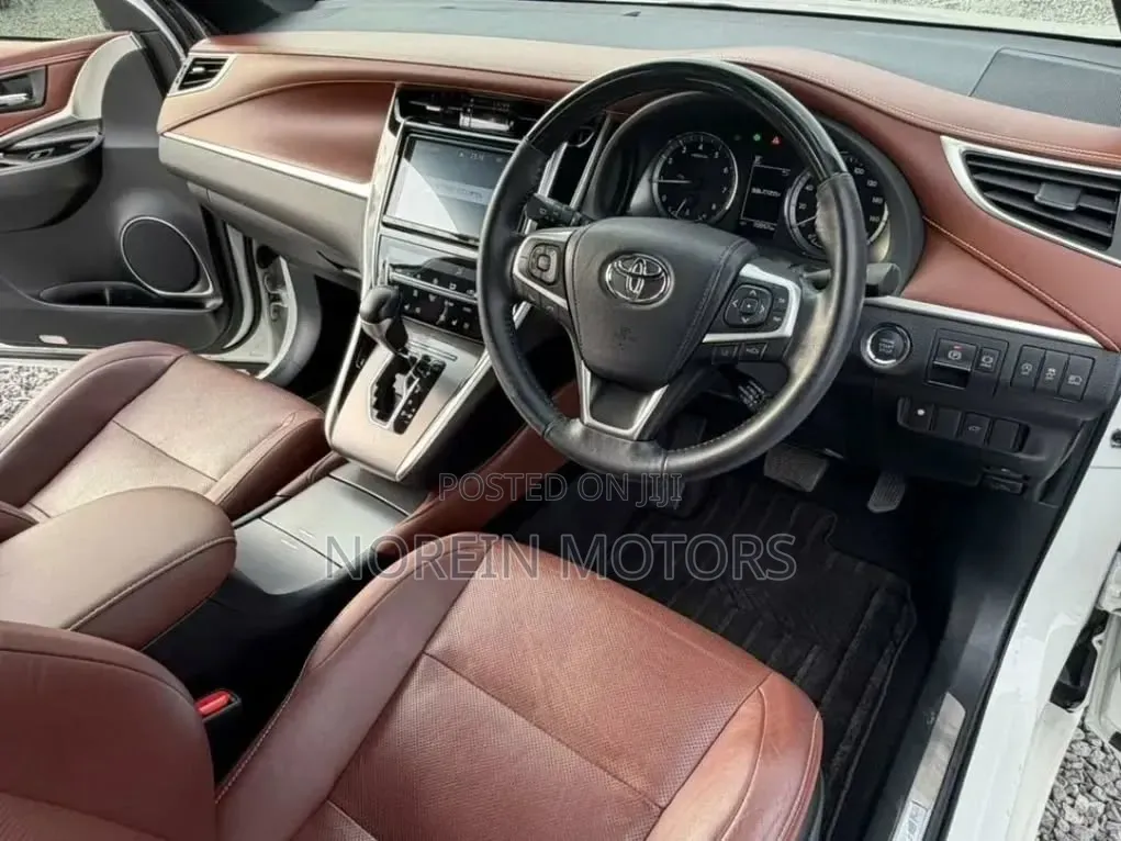 Toyota Harrier 2.0 2019 White