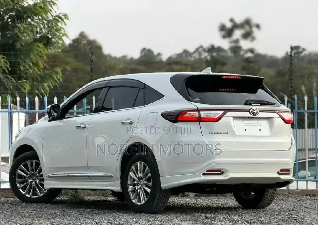 Toyota Harrier 2.0 2019 White