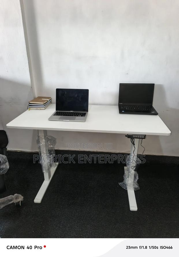 Adjustable Modern Motorists Electric Desk White 1.2 MTRS