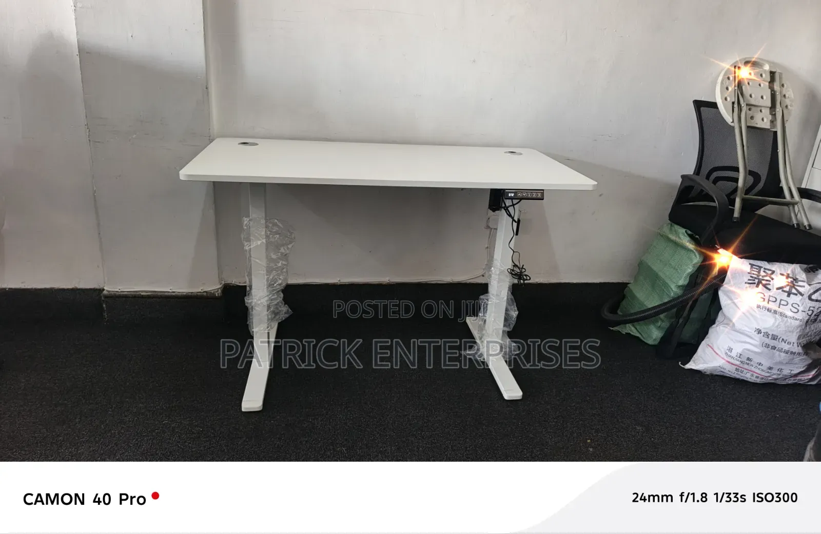 Adjustable Modern Motorists Electric Desk White 1.2 MTRS