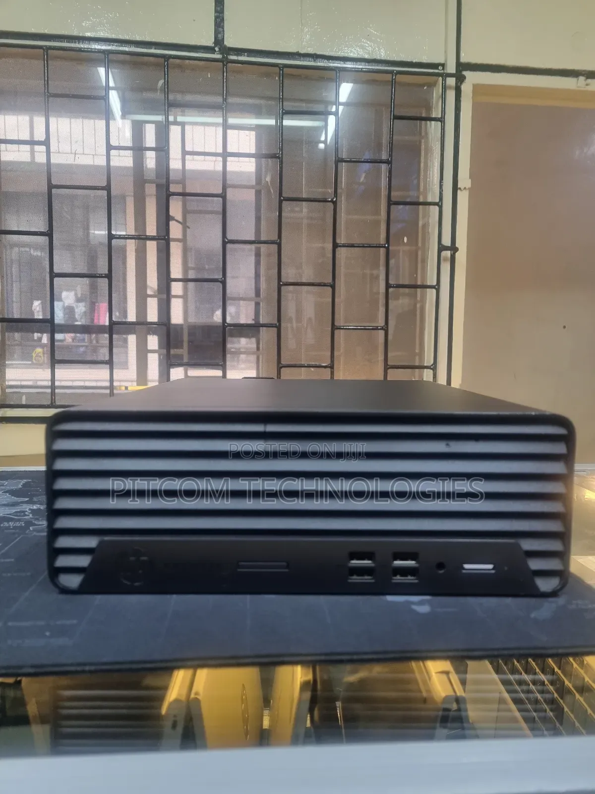 Desktop Computer HP 8GB AMD Ryzen 5 SSD 256GB