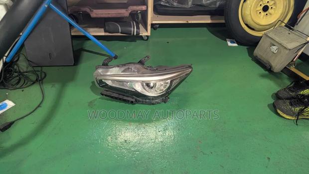 Nissan Skyline Headlight - thumbnail 2