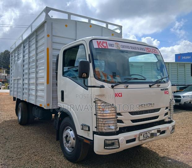Isuzu NQR 2022