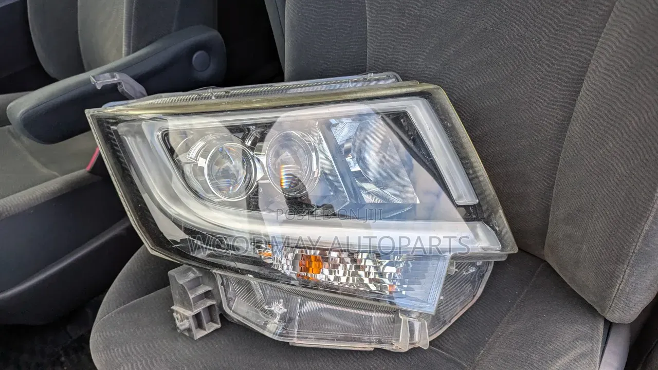 Daihatsu Move Headlight