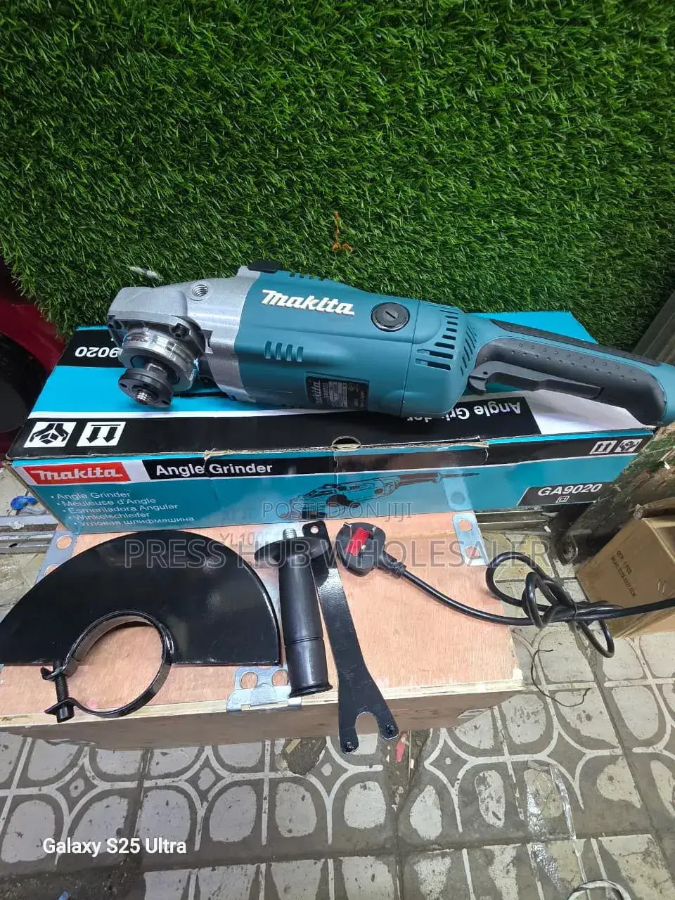 Makita Ga9020 Angle Grinder 230mm/9" Professional Grinding Machine