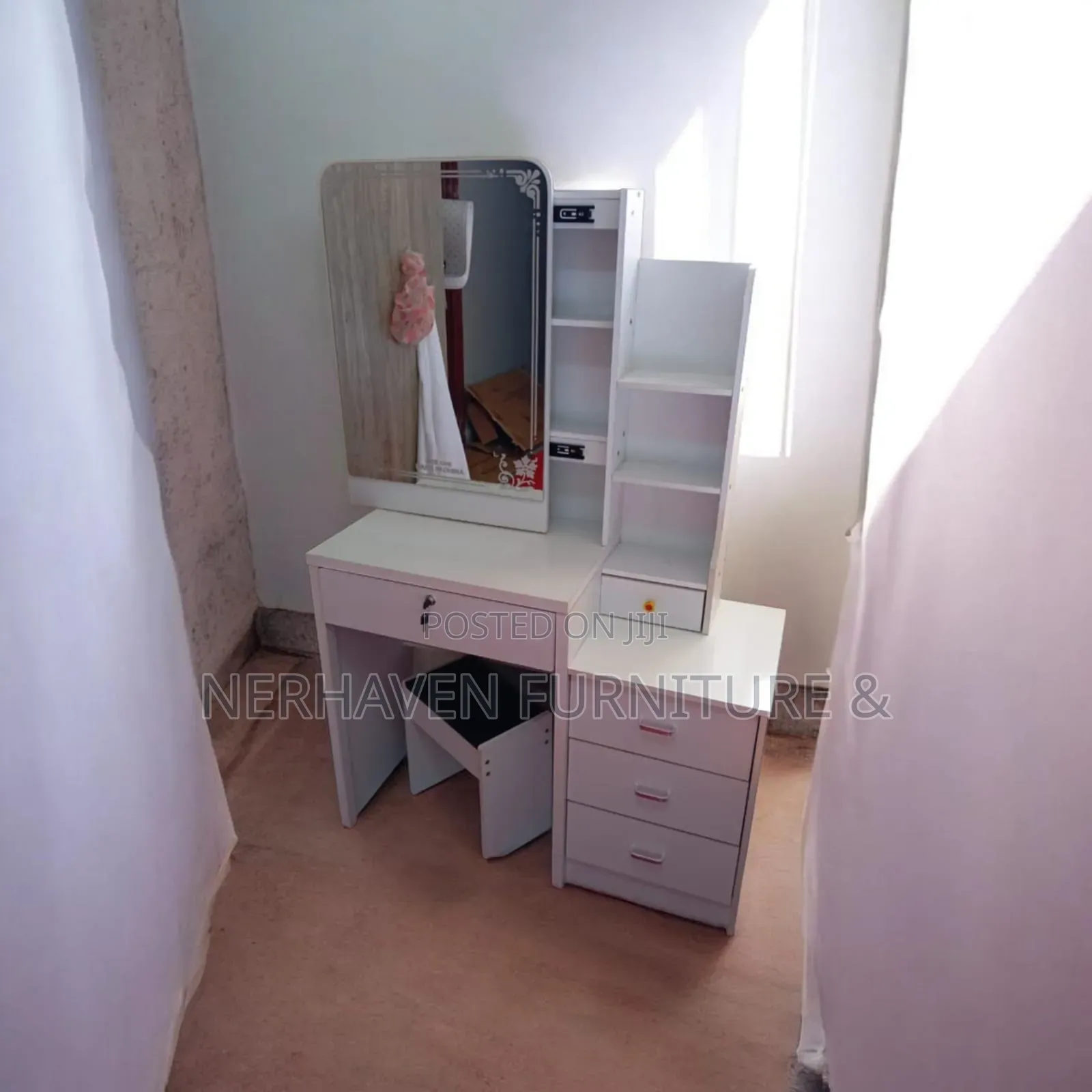 Dressing Table With Sliding Mirror for Stylish Bedroom Décor