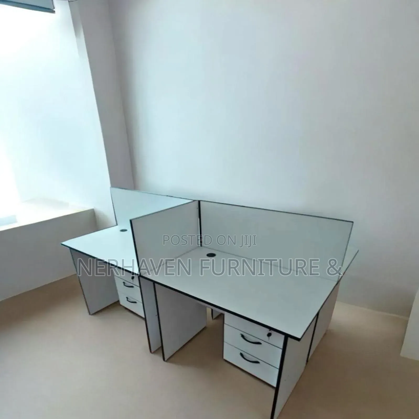 4-Way Workstation With Efficient Team Layout Design