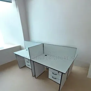 4-Way Workstation With Efficient Team Layout Design