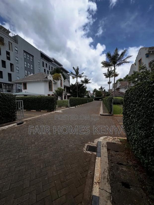 5bdrm Townhouse / Terrace in Lavington Mall, Muthangari for rent