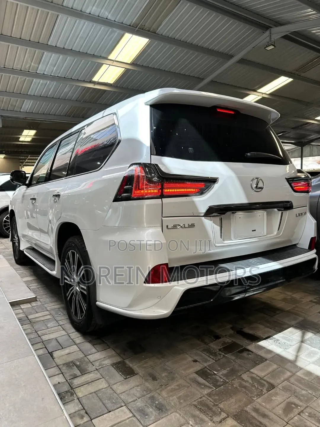 Lexus LX 570 AWD 2020 White