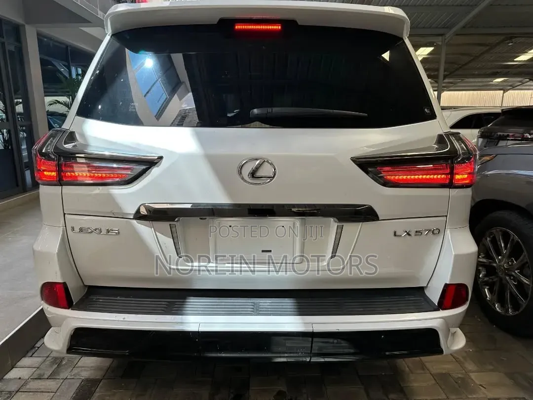 Lexus LX 570 AWD 2020 White
