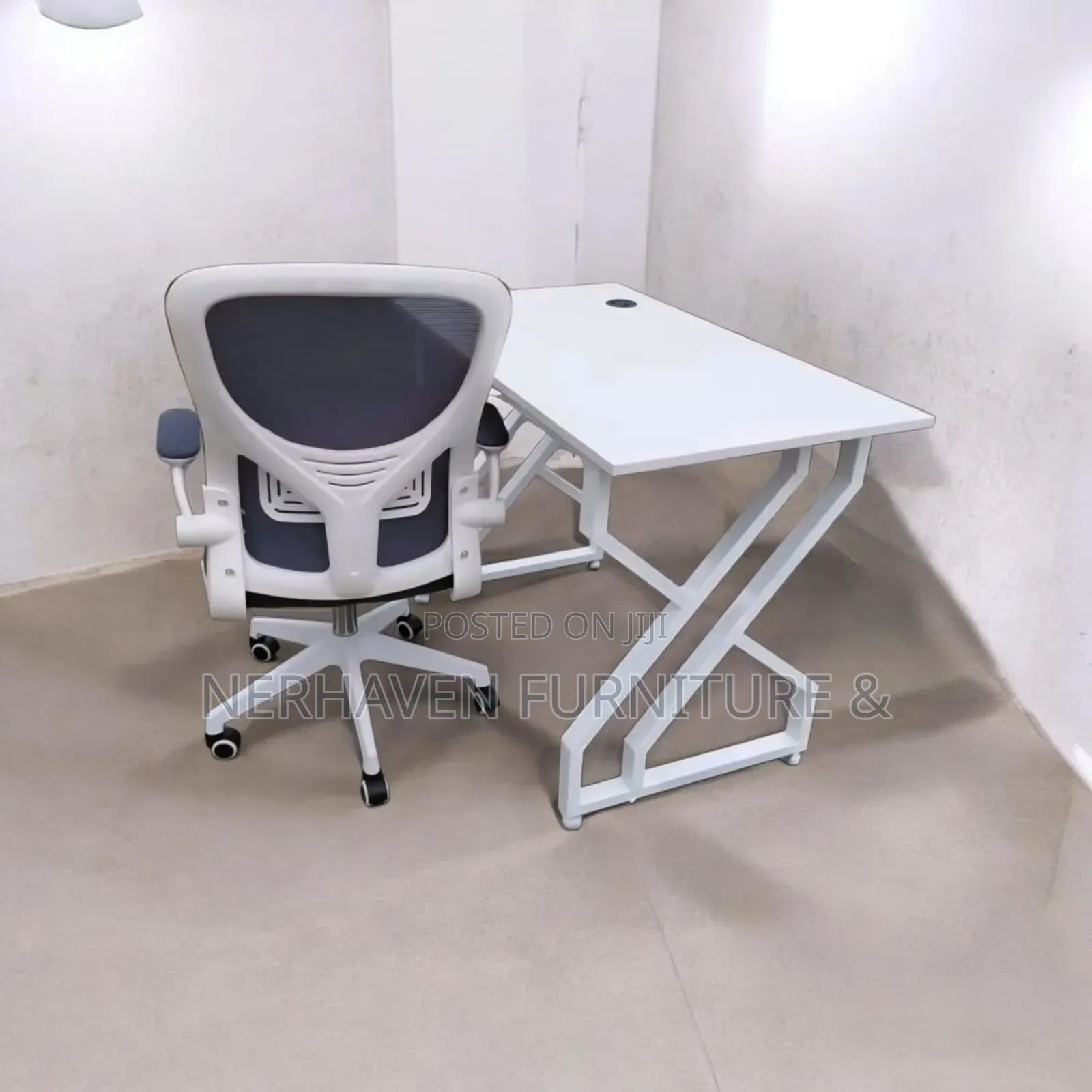 Metallic Office Desk for Home and Office Use