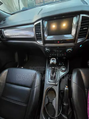Ford Everest 2018 Red